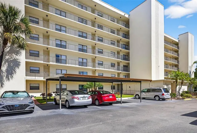 $218,500 | 900 Cove Cay Drive, Unit 6F, Clearwater, FL 33760