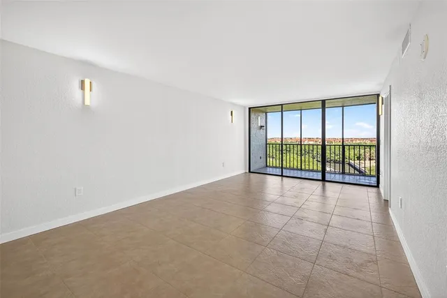 $218,500 | 900 Cove Cay Drive, Unit 6F, Clearwater, FL 33760