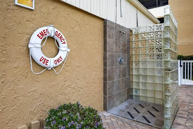 $218,500 | 900 Cove Cay Drive, Unit 6F, Clearwater, FL 33760