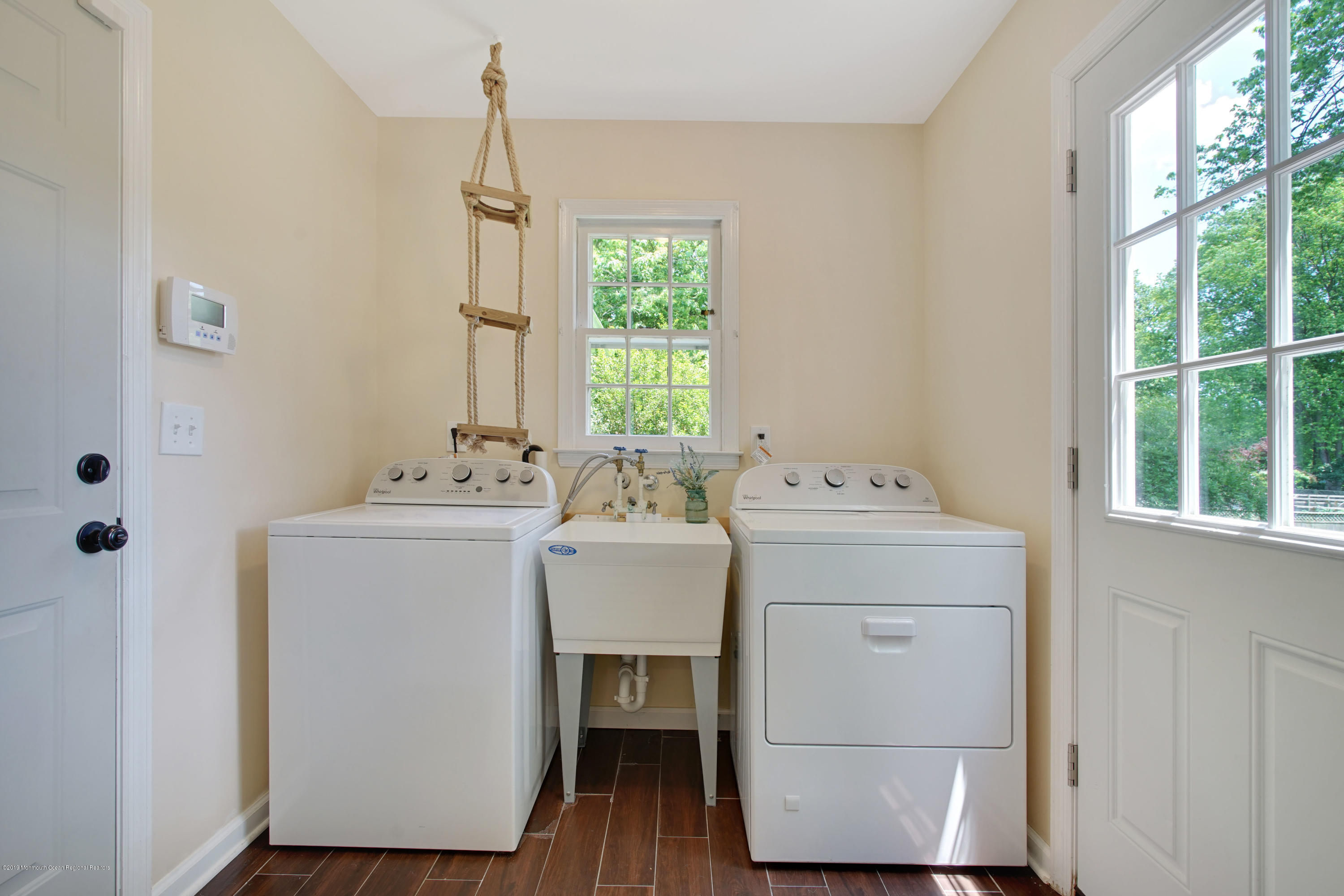 73 Dale Road Middletown, NJ 07748 - Photo 17 of 35 Laundry/ Mudroom