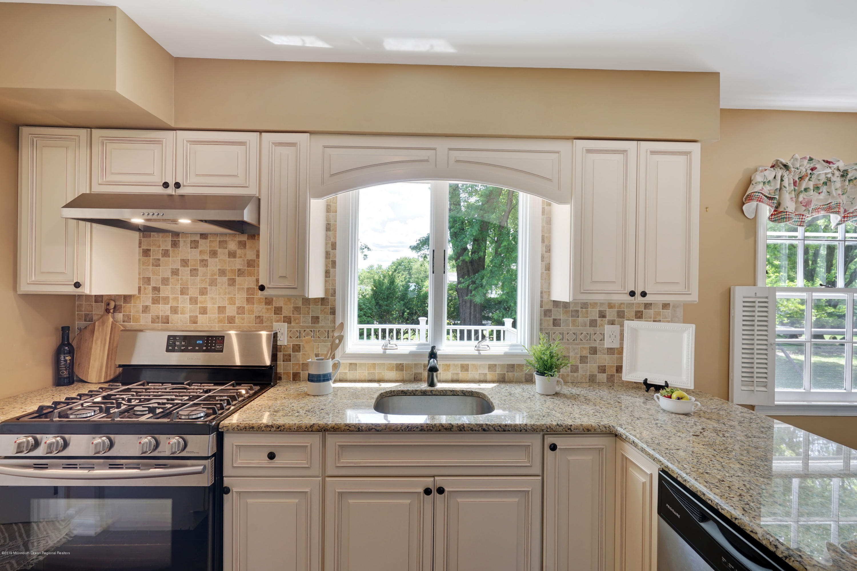 73 Dale Road Middletown, NJ 07748 - Photo 9 of 35 032_dsc03496-dsc03500
