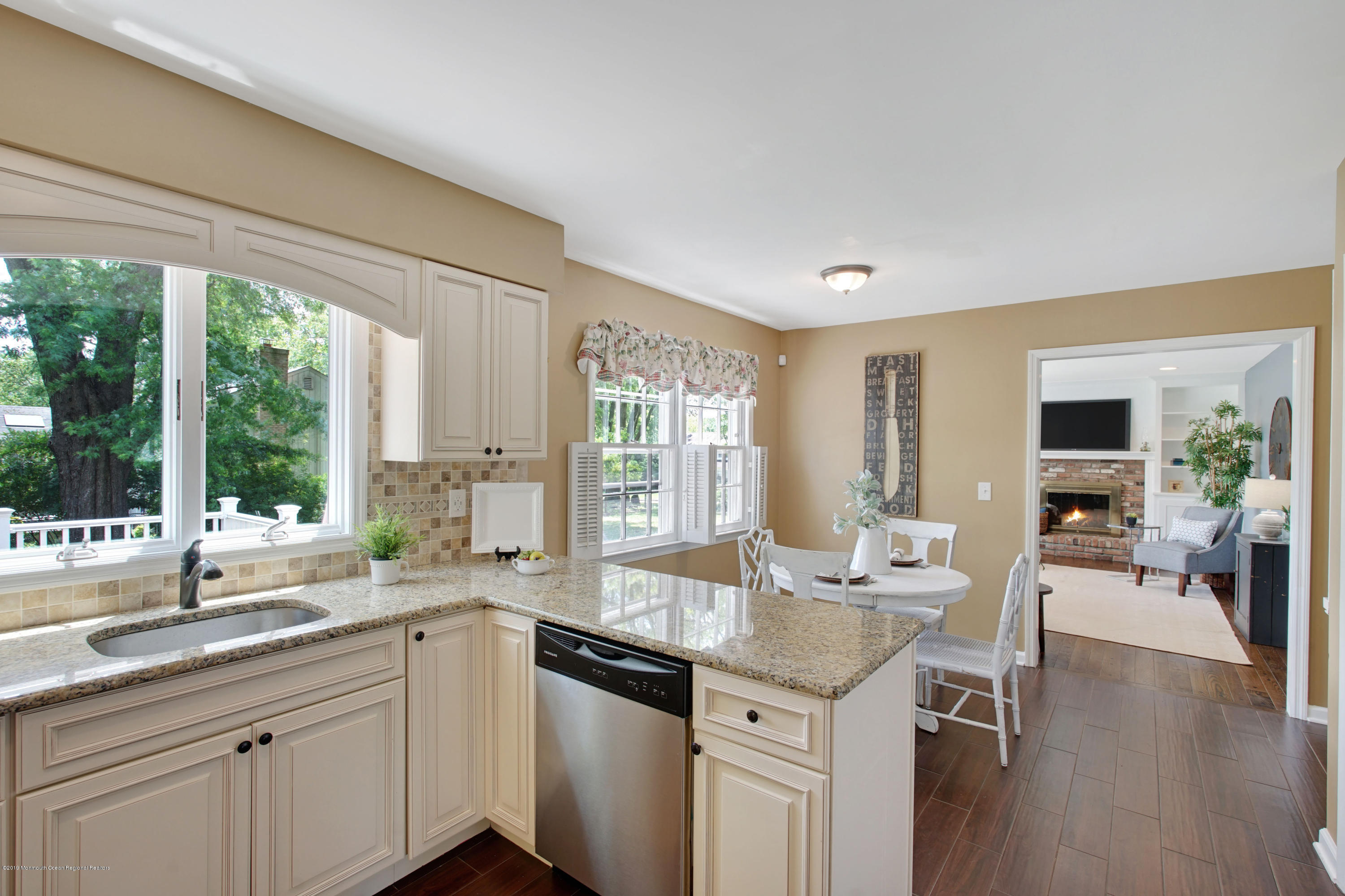 73 Dale Road Middletown, NJ 07748 - Photo 10 of 35 Eat in KItchen