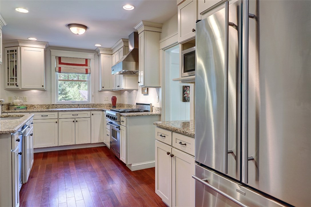 55 Chapel Road Barrington, RI 02806 - Photo 11 of 33