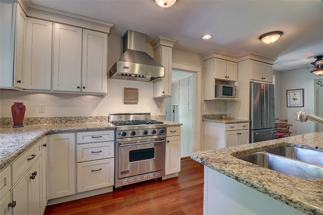 55 Chapel Road Barrington, RI 02806 - Photo 8 of 33