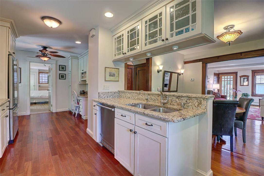 55 Chapel Road Barrington, RI 02806 - Photo 9 of 33