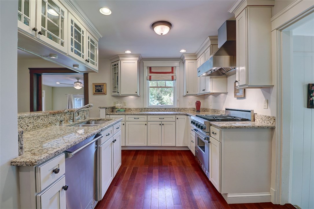 55 Chapel Road Barrington, RI 02806 - Photo 10 of 33
