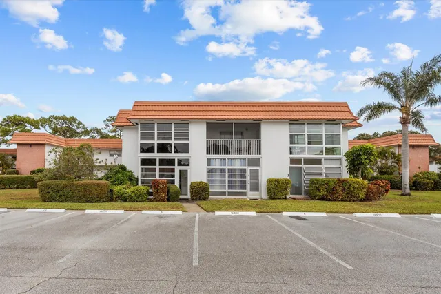 $105,888 | 2600 Southeast Ocean Boulevard, Unit E5, Stuart, FL 34996