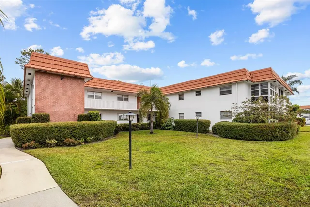 $105,888 | 2600 Southeast Ocean Boulevard, Unit E5, Stuart, FL 34996