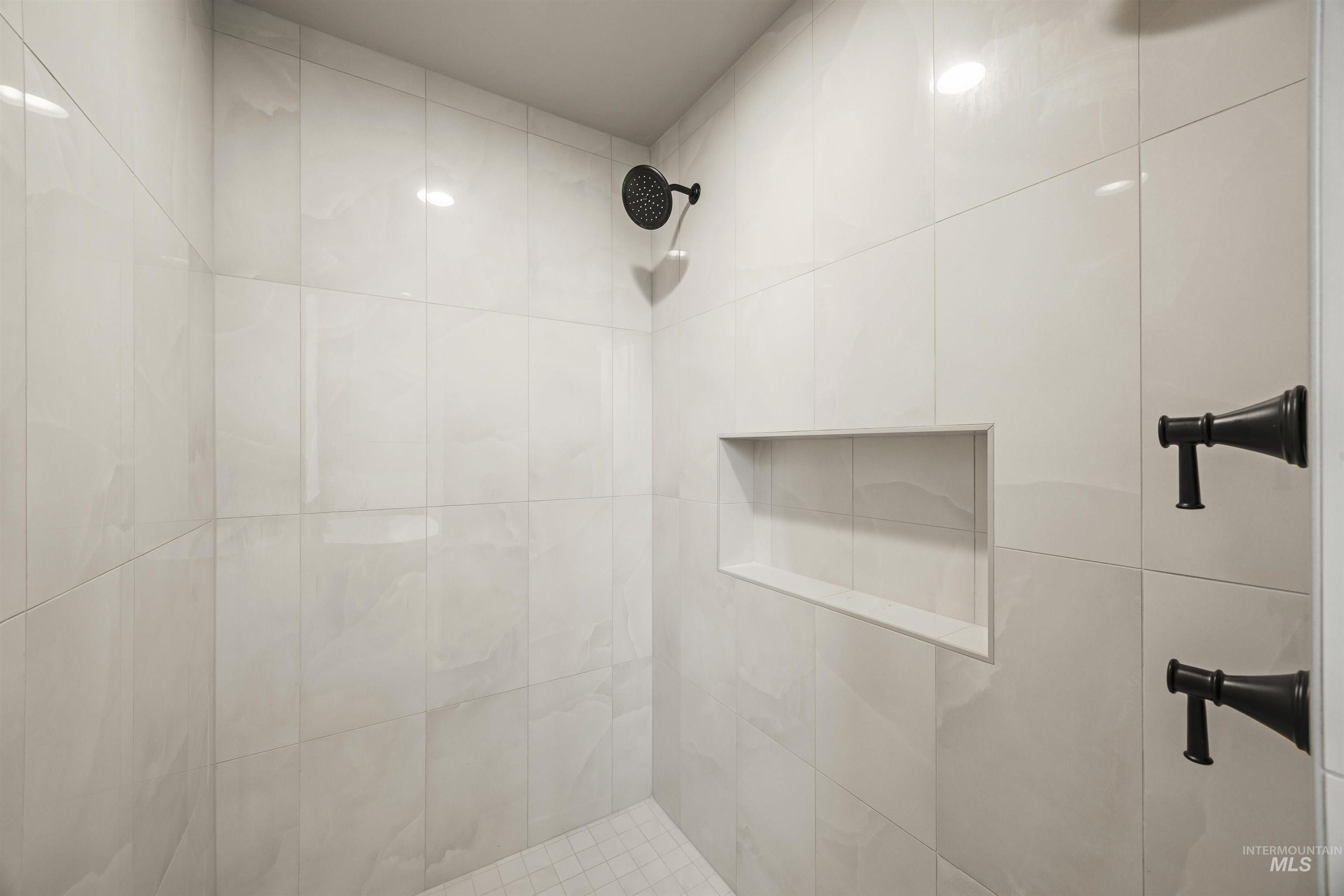 934 East Escalation Street Meridian, ID 83642 - Photo 13 of 50 Bathroom with tiled shower