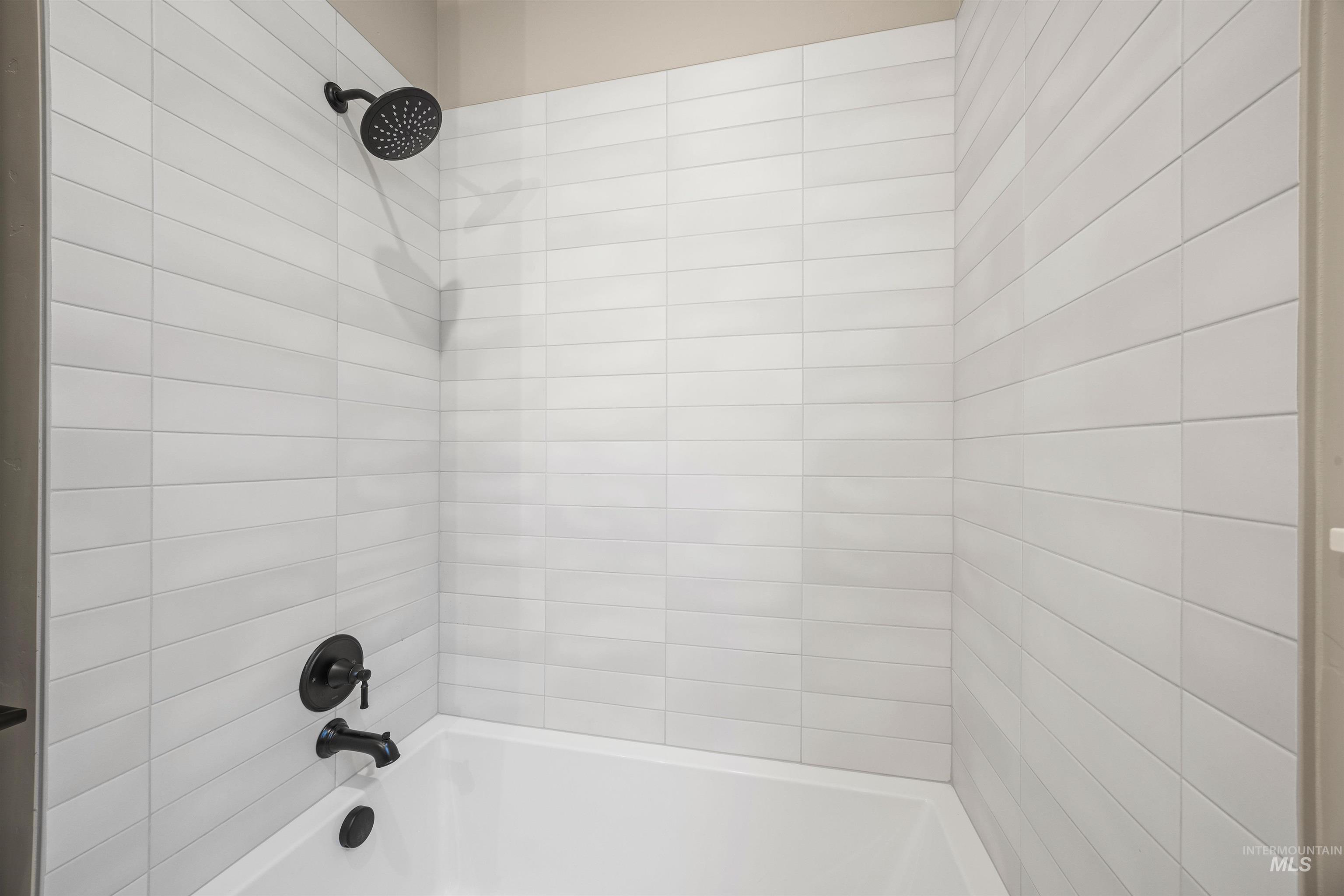 934 East Escalation Street Meridian, ID 83642 - Photo 8 of 50 Bathroom featuring shower combination