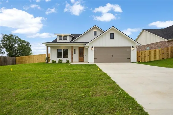 $499,900 | 16429 Clearview Drive, Lindale, TX 75771