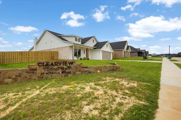 $499,900 | 16429 Clearview Drive, Lindale, TX 75771