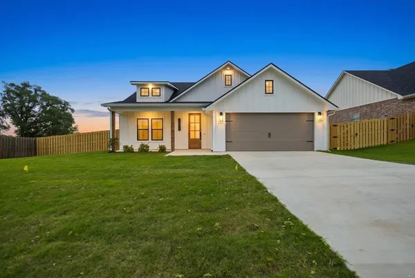 $499,900 | 16429 Clearview Drive, Lindale, TX 75771