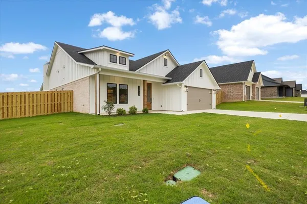$499,900 | 16429 Clearview Drive, Lindale, TX 75771