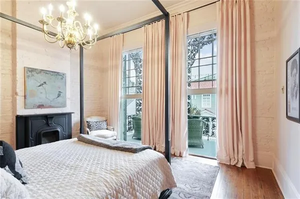 $6,000 | 811 Burgundy Street, New Orleans, LA 70116