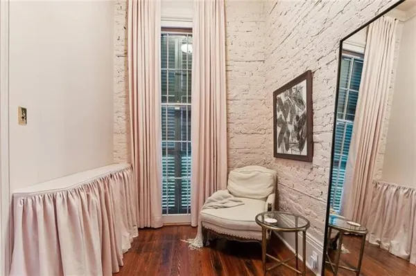 $6,000 | 811 Burgundy Street, New Orleans, LA 70116