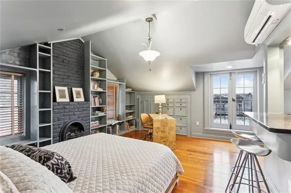 $6,000 | 811 Burgundy Street, New Orleans, LA 70116