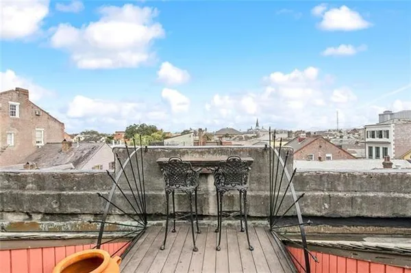 $6,000 | 811 Burgundy Street, New Orleans, LA 70116