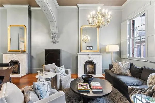 $6,000 | 811 Burgundy Street, New Orleans, LA 70116