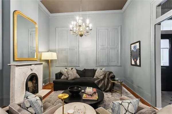 $6,000 | 811 Burgundy Street, New Orleans, LA 70116