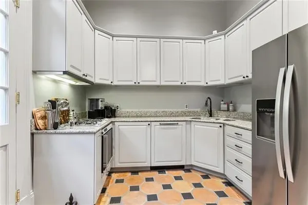 $6,000 | 811 Burgundy Street, New Orleans, LA 70116