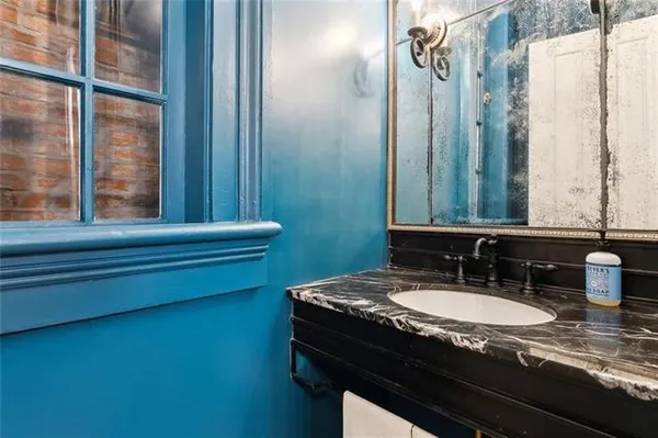 $6,000 | 811 Burgundy Street, New Orleans, LA 70116