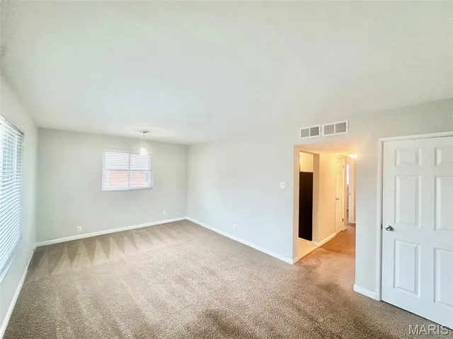 $995 | 4244 Fatima Drive, Unit 3, St. Louis, MO 63123