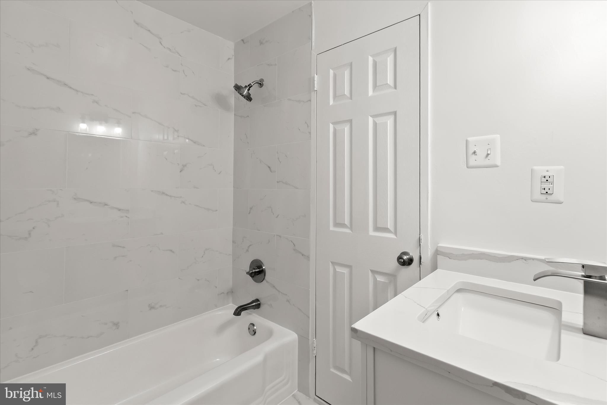 1900 Lyttonsville Road, Unit 216 Silver Spring, MD 20910 - Photo 20 of 36 a bathroom with a tub sink and mirror