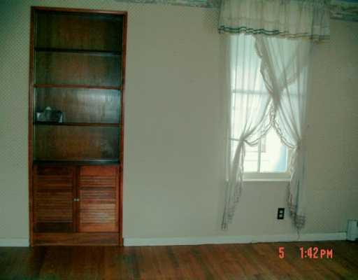 548 Cranberry Road Grove City, PA 16127 - Photo 6 of 8 Living Room.