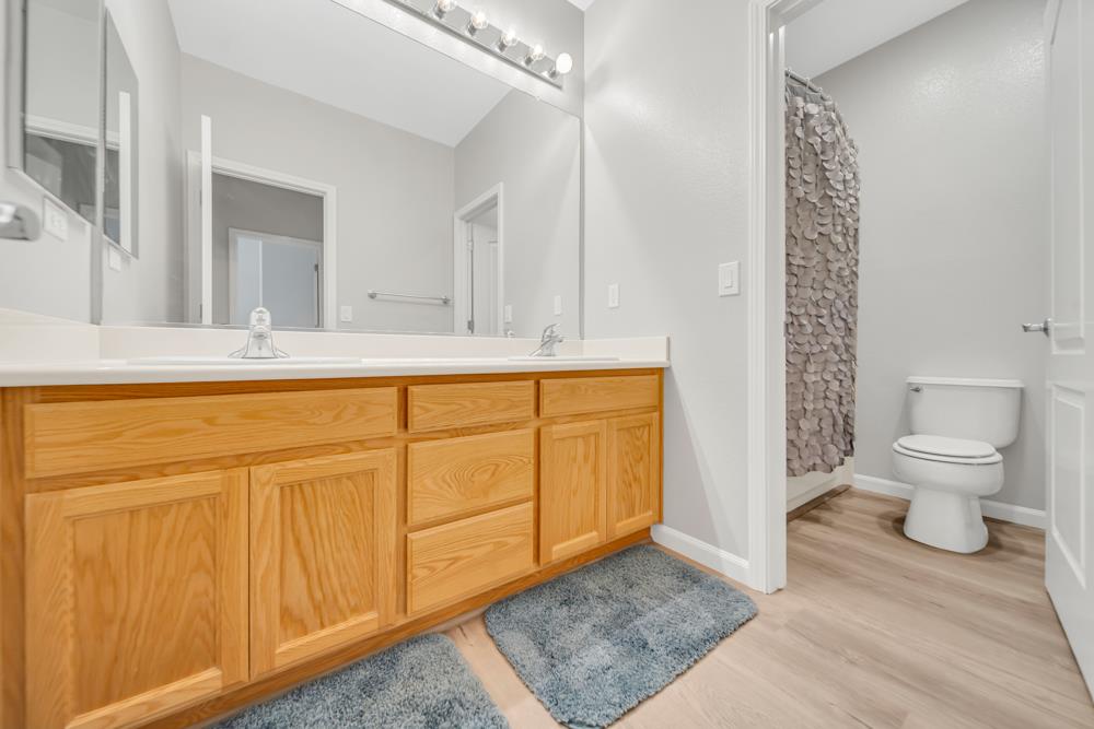 20300 Panoz Road Patterson, CA 95363 - Photo 22 of 61 a spacious bathroom with a toilet a sink and a bathtub
