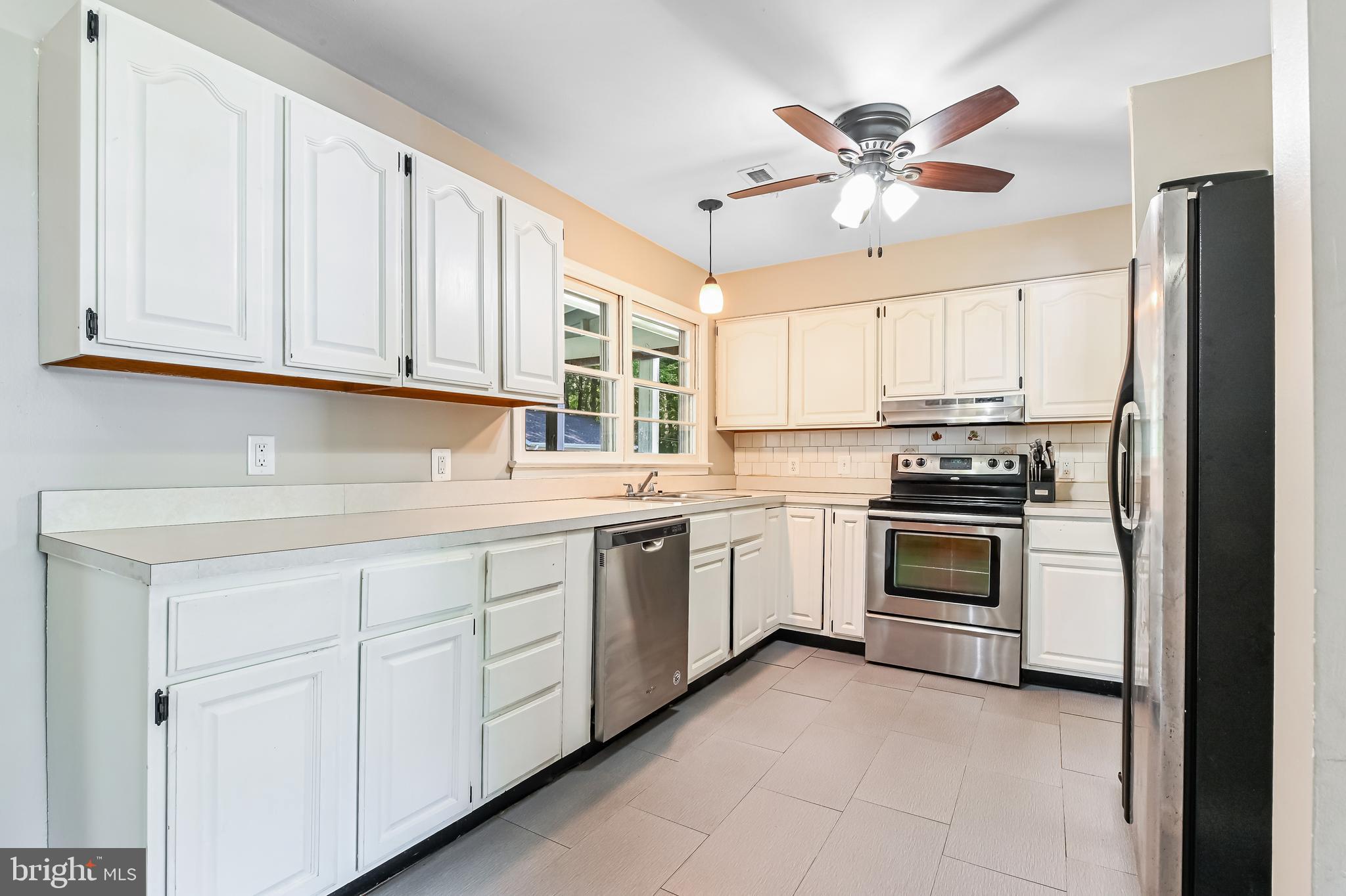 1501 Warfield Road Edgewater, MD 21037 - Photo 6 of 32