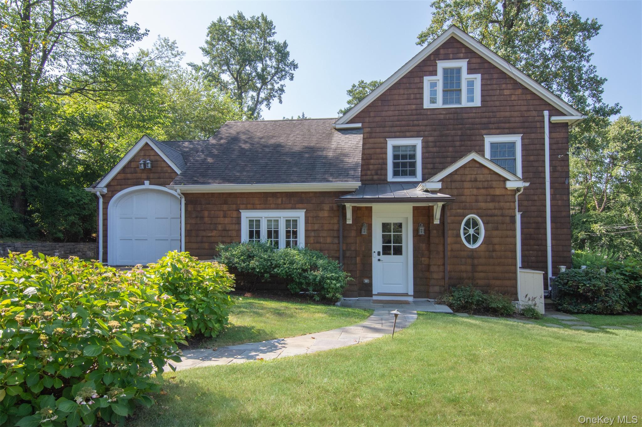 42 Summit Avenue Bronxville, NY 10708 - Photo 4 of 33