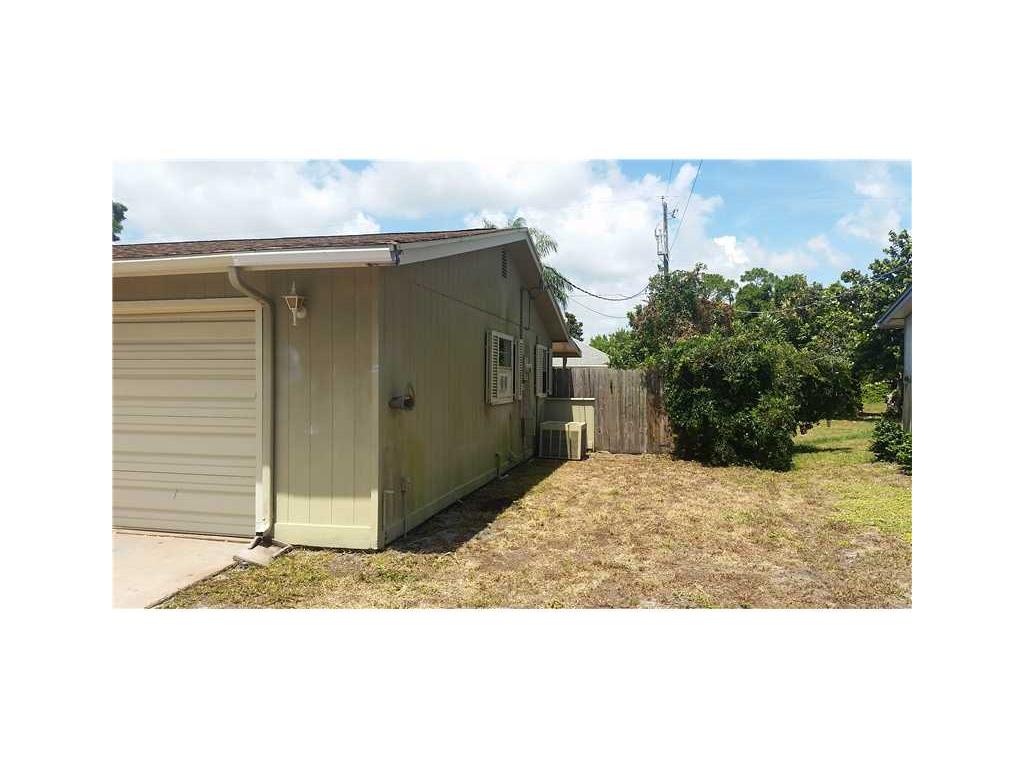 561 Balboa Street Sebastian, FL 32958 - Photo 10 of 12