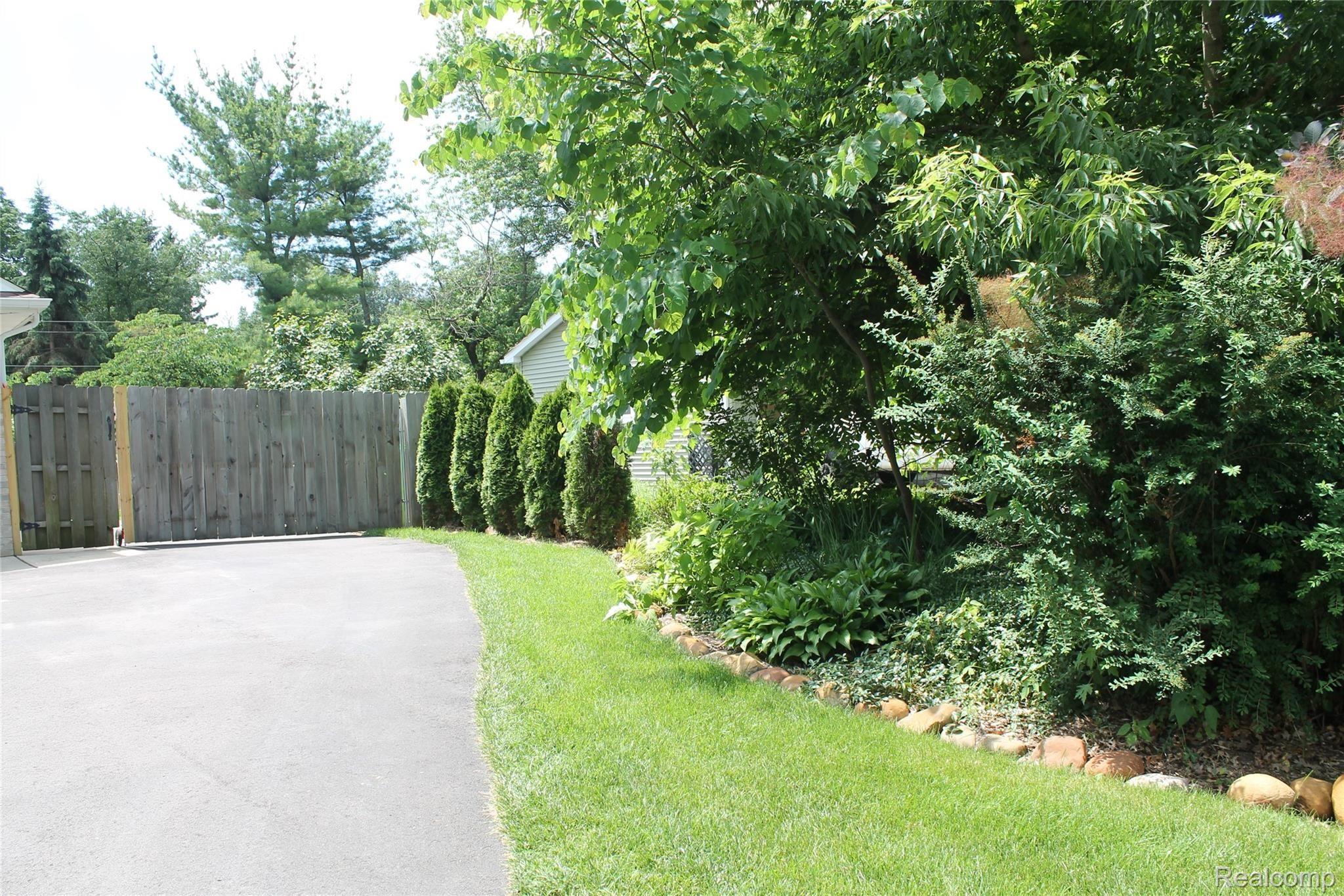 2670 East Wardlow Road Highland, MI 48356 - Photo 89 of 99 approach to additional parking pad