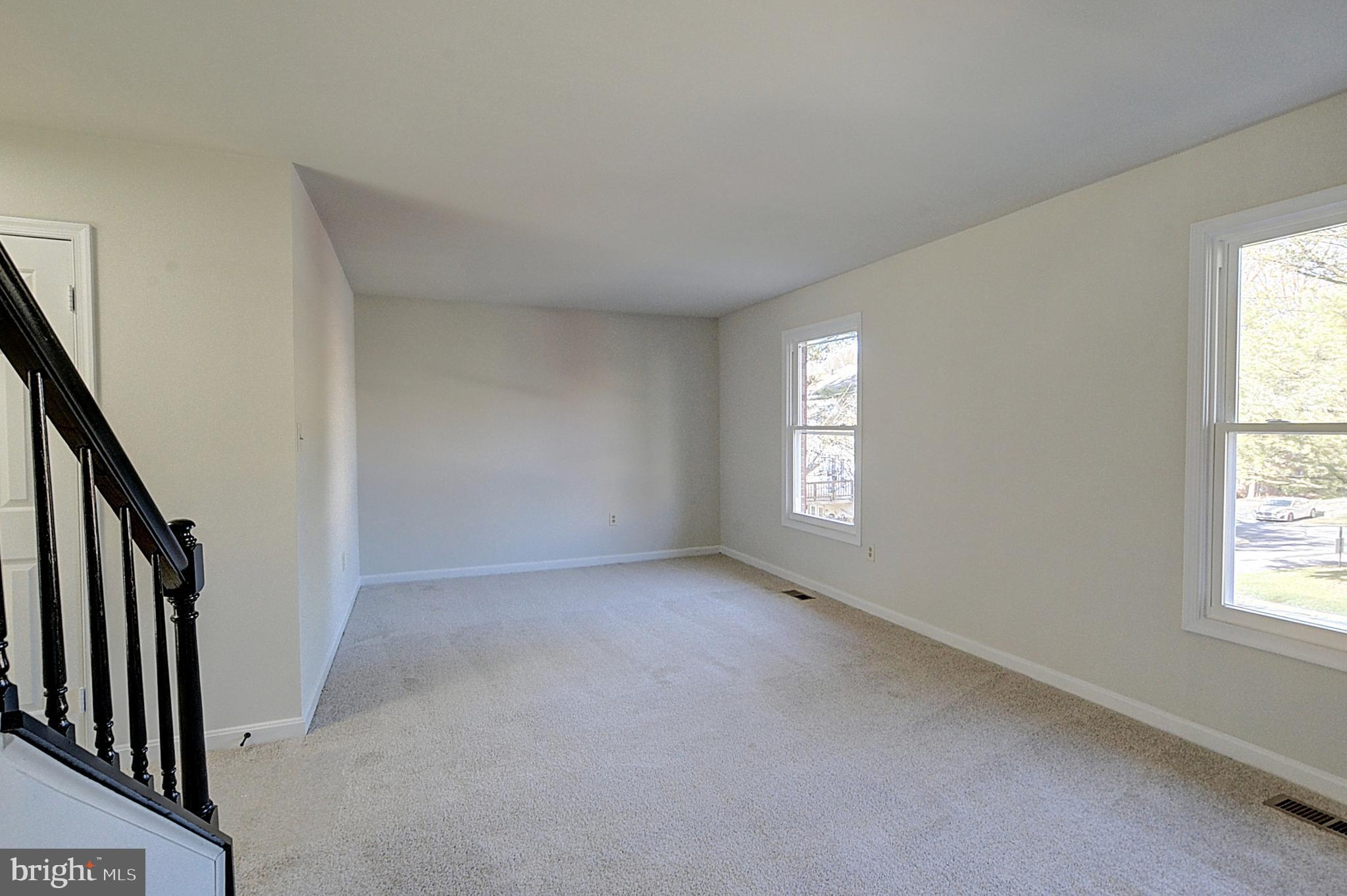 11323 Baritone Court Silver Spring, MD 20901 - Photo 9 of 31 Living Room