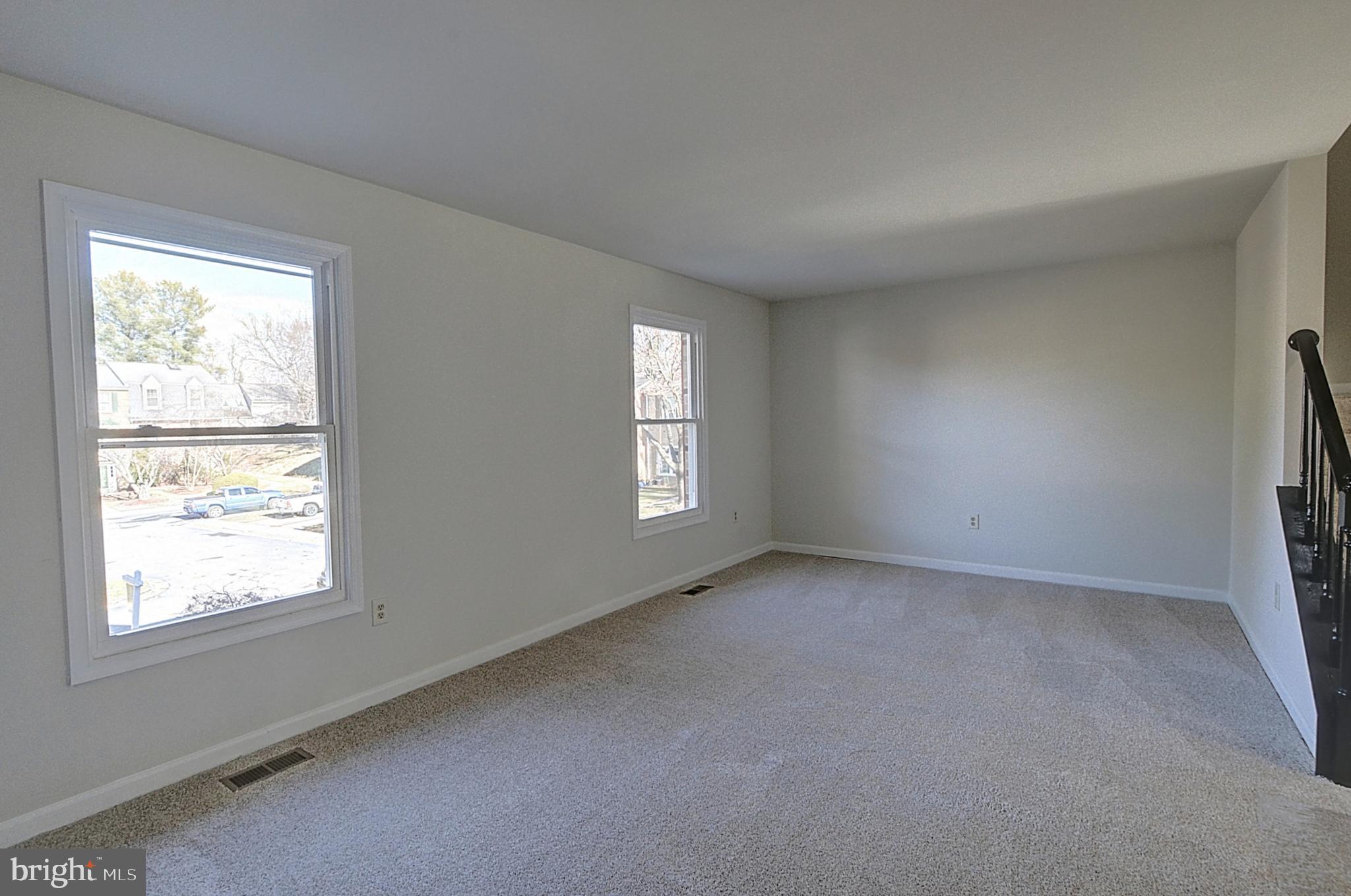 11323 Baritone Court Silver Spring, MD 20901 - Photo 10 of 31 Living Room