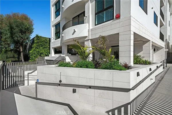 $4,950 | 4214 Fulton Avenue, Unit 203, Studio City, CA 91604
