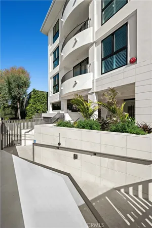 $4,950 | 4214 Fulton Avenue, Unit 203, Studio City, CA 91604