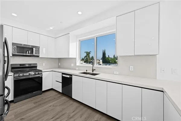 $4,950 | 4214 Fulton Avenue, Unit 203, Studio City, CA 91604