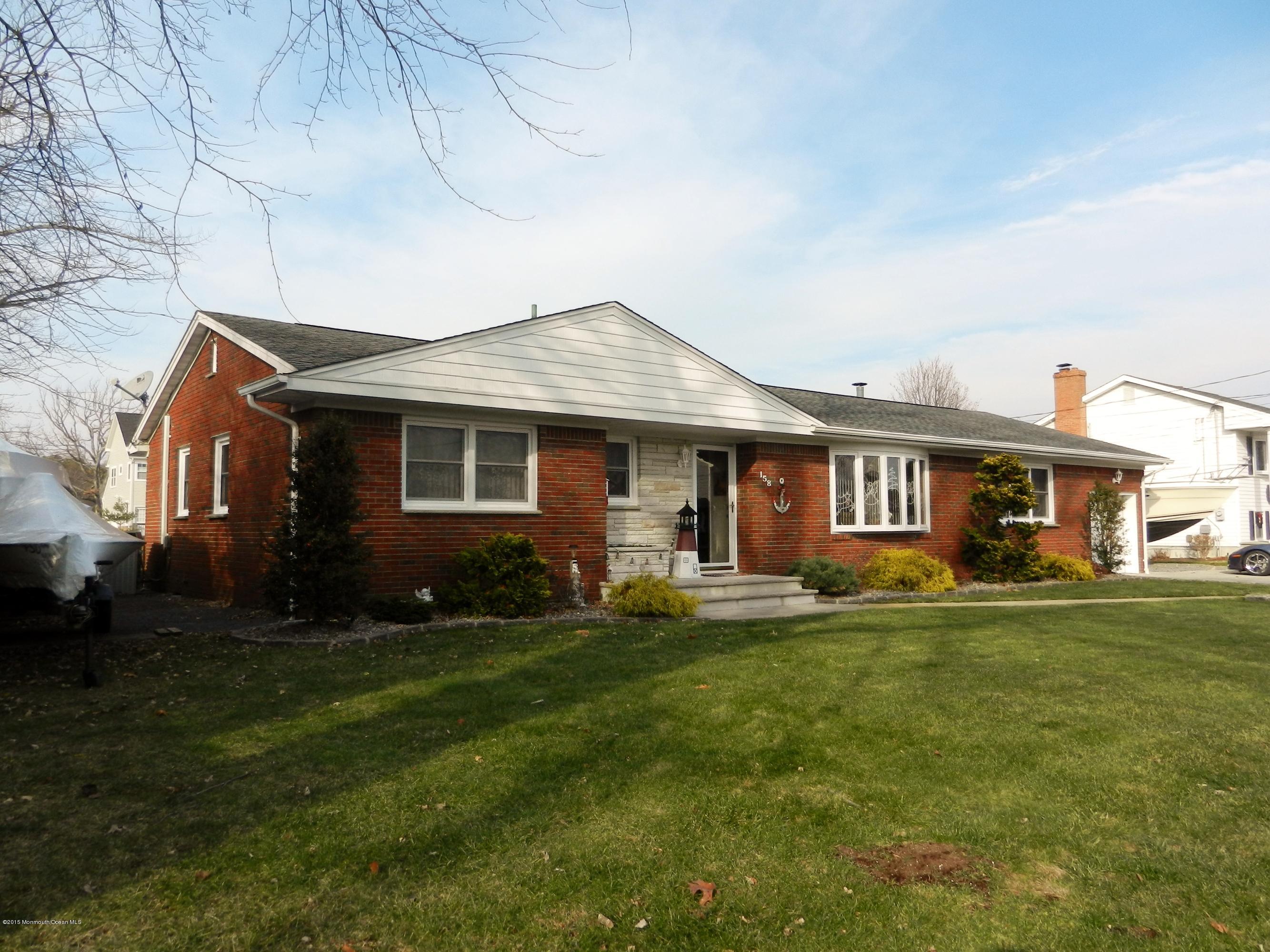 158 Cliff Road Brick, NJ 08724 - Photo 3 of 25 a front view of a house with a garden