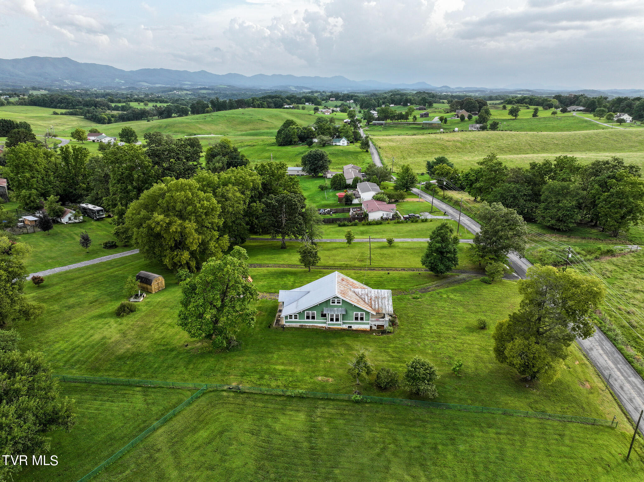 125 West Allens Bridge Road Greeneville, TN 37743 - Photo 18 of 41 DJI_20240803065200_0262_D