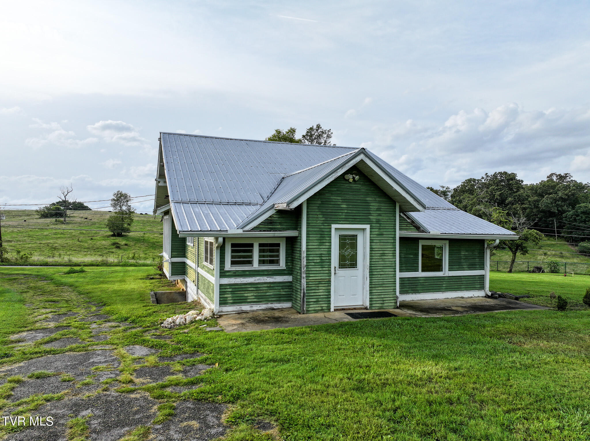 125 West Allens Bridge Road Greeneville, TN 37743 - Photo 5 of 41 DJI_20240803064619_0235_D