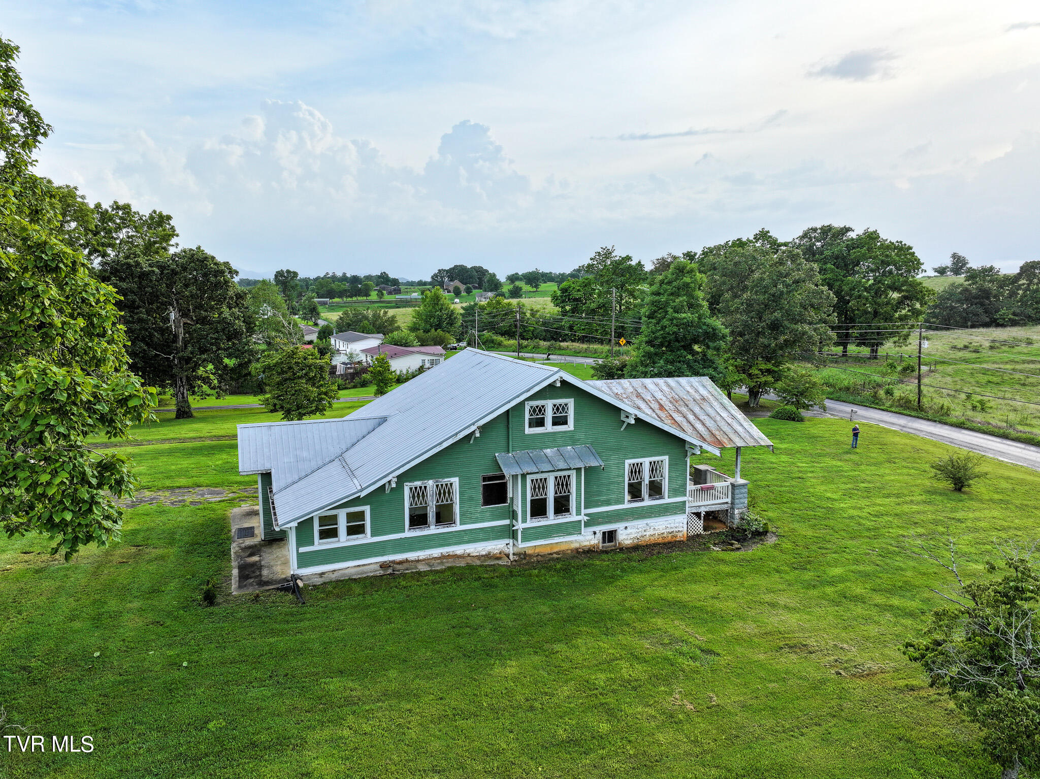 125 West Allens Bridge Road Greeneville, TN 37743 - Photo 6 of 41 DJI_20240803064856_0249_D