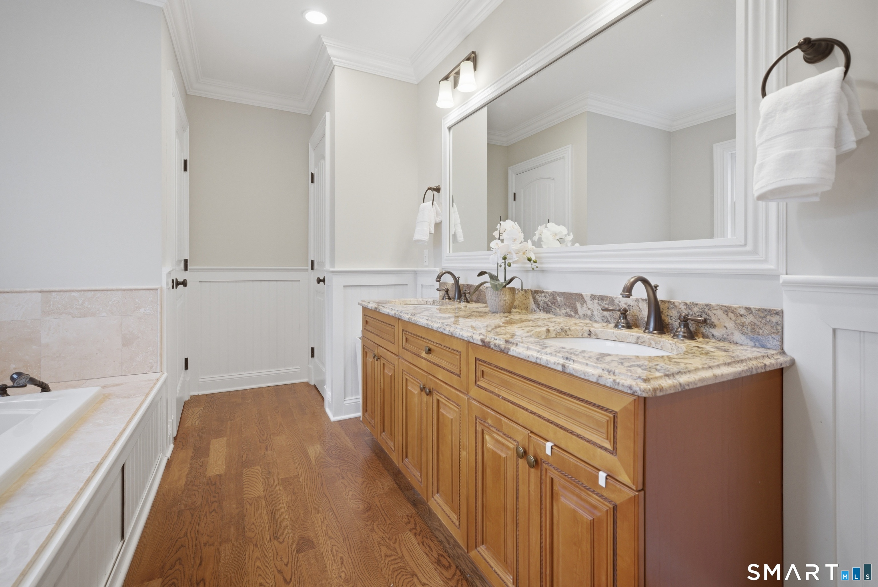 570 Unquowa Road Fairfield, CT 06824 - Photo 27 of 40