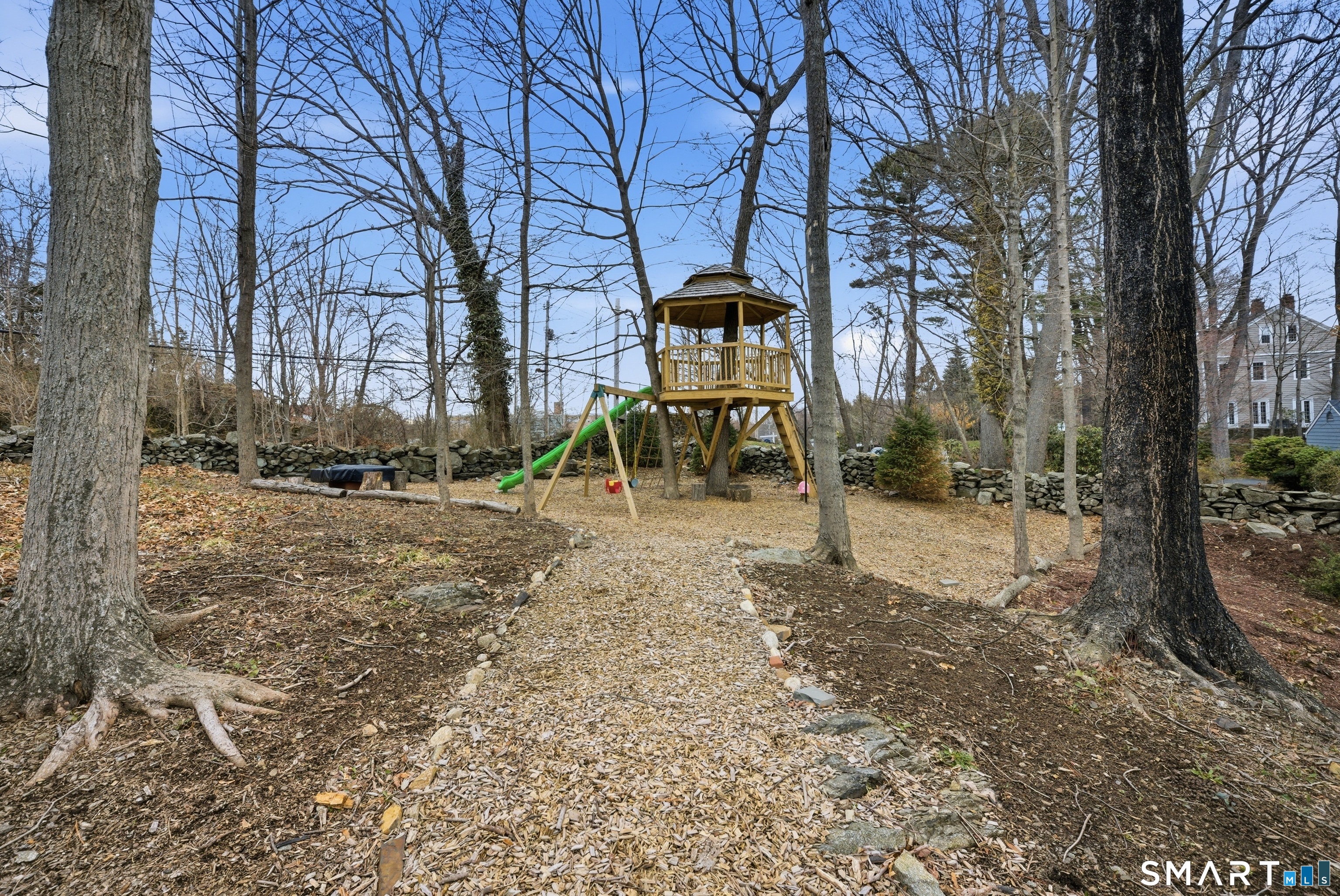 570 Unquowa Road Fairfield, CT 06824 - Photo 34 of 40