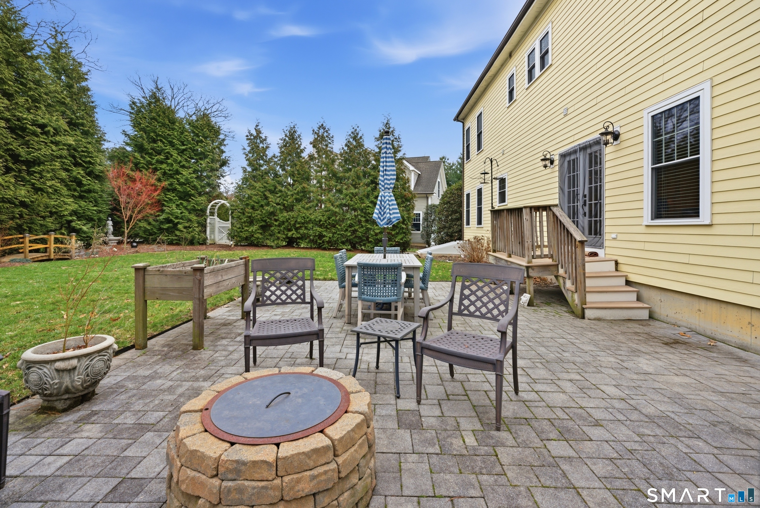 570 Unquowa Road Fairfield, CT 06824 - Photo 37 of 40