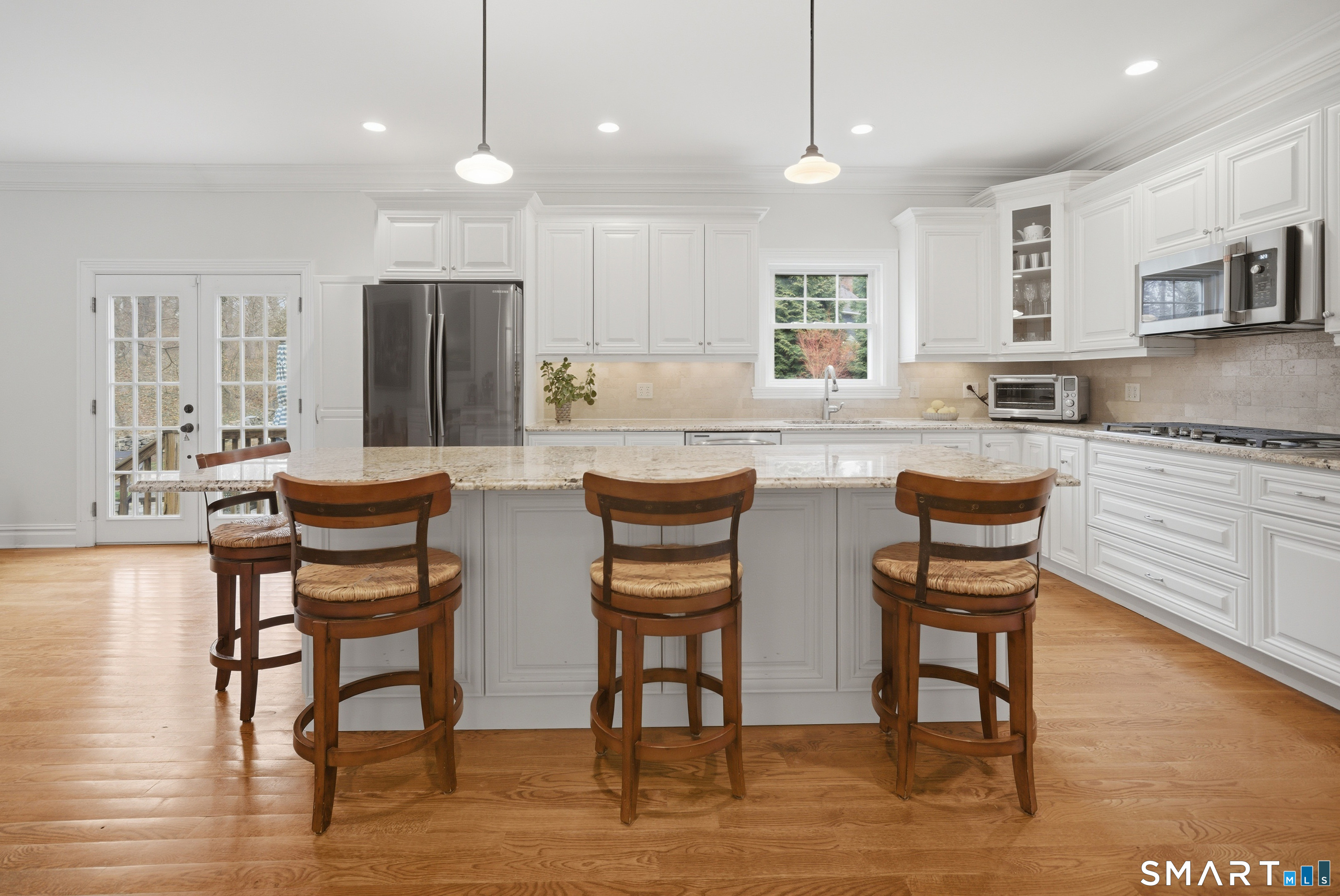 570 Unquowa Road Fairfield, CT 06824 - Photo 9 of 40