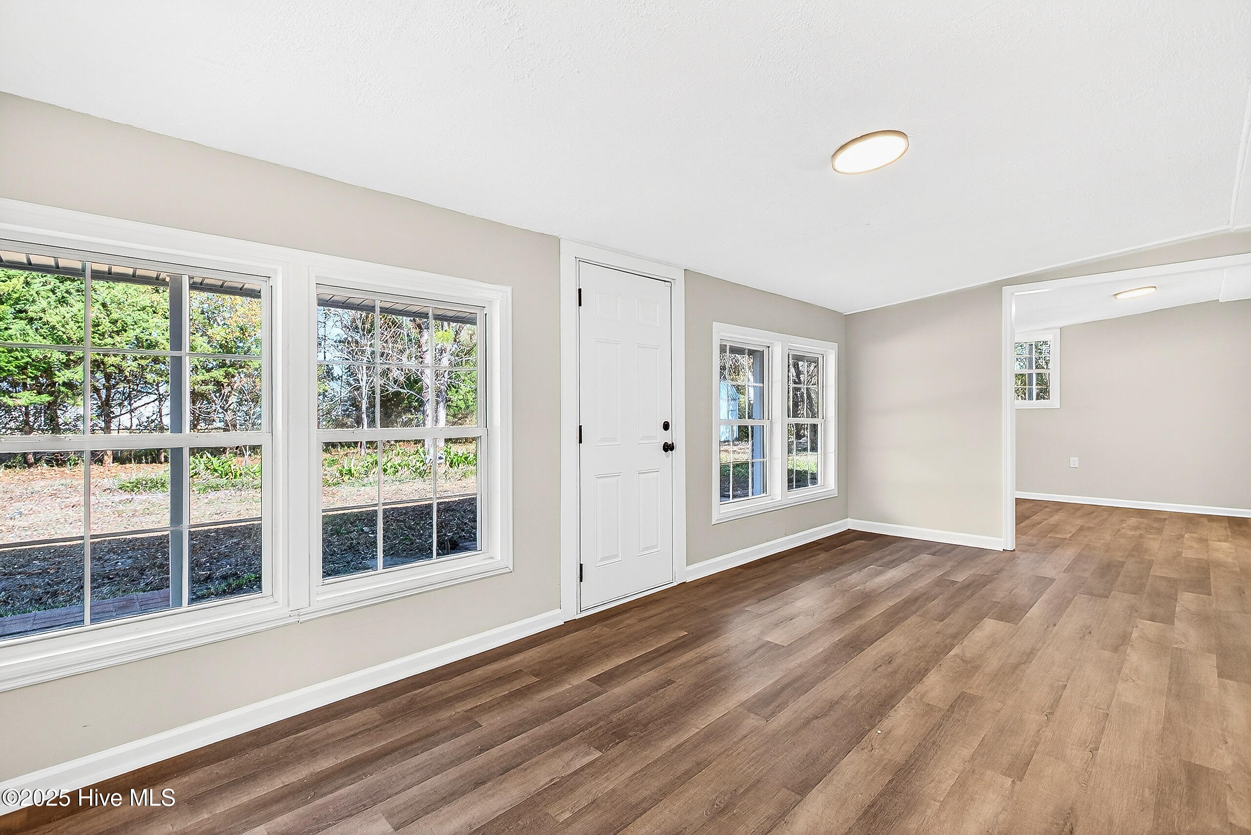 403 East Volant Street Hubert, NC 28539 - Photo 11 of 24 16 (24)