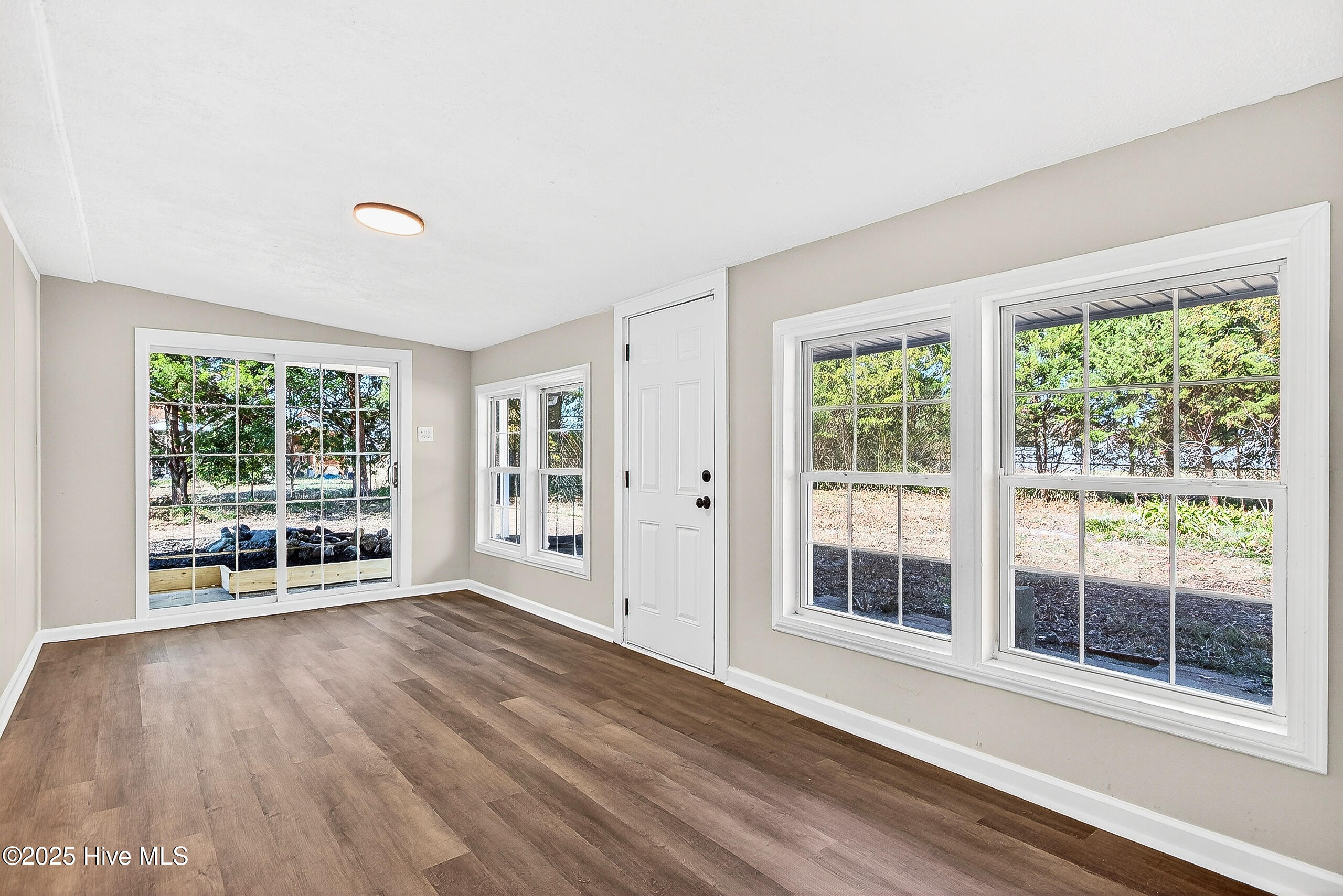 403 East Volant Street Hubert, NC 28539 - Photo 12 of 24 15 (21)