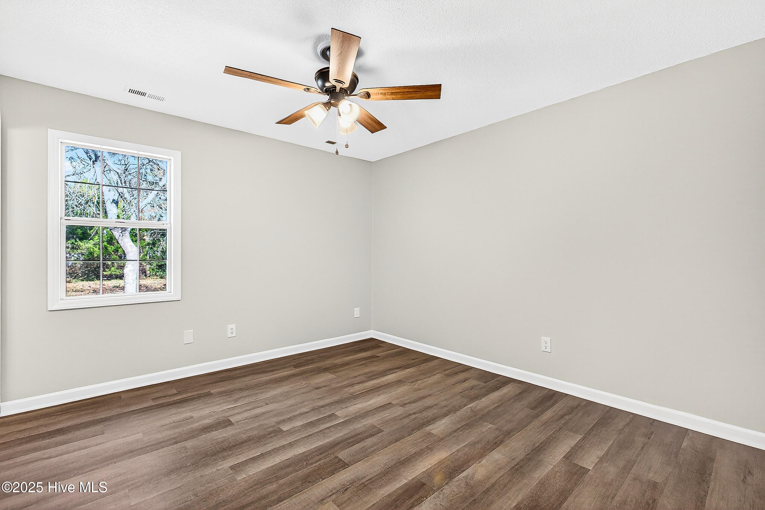 403 East Volant Street Hubert, NC 28539 - Photo 14 of 24 18 (19)